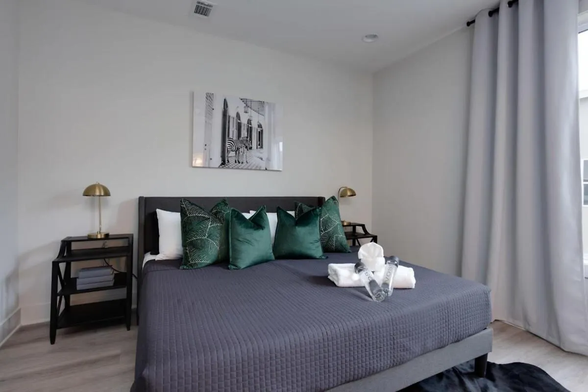 East Nash Double - 26 Beds Booking Fast Nashville