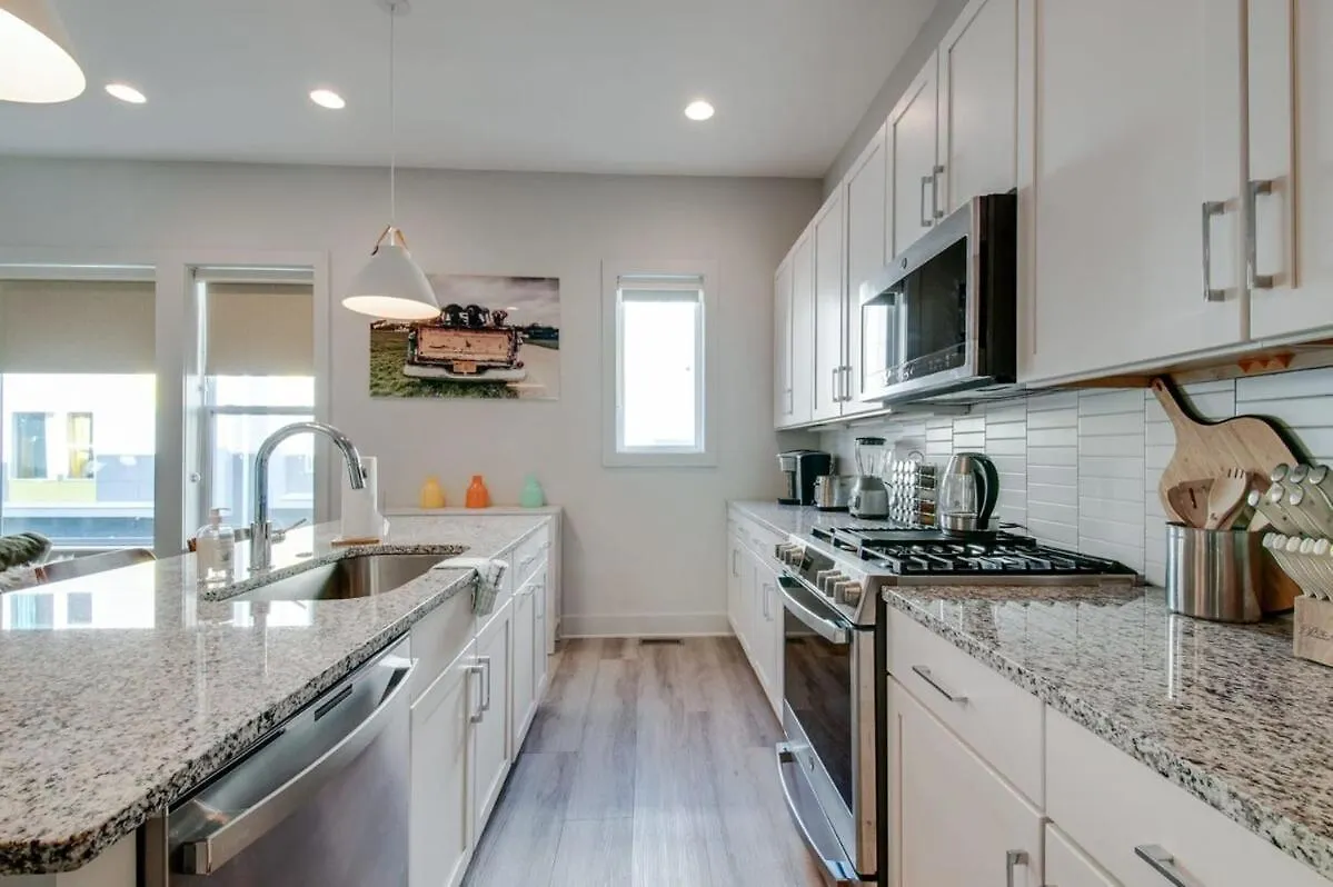 East Nash Double - 26 Beds Booking Fast Nashville