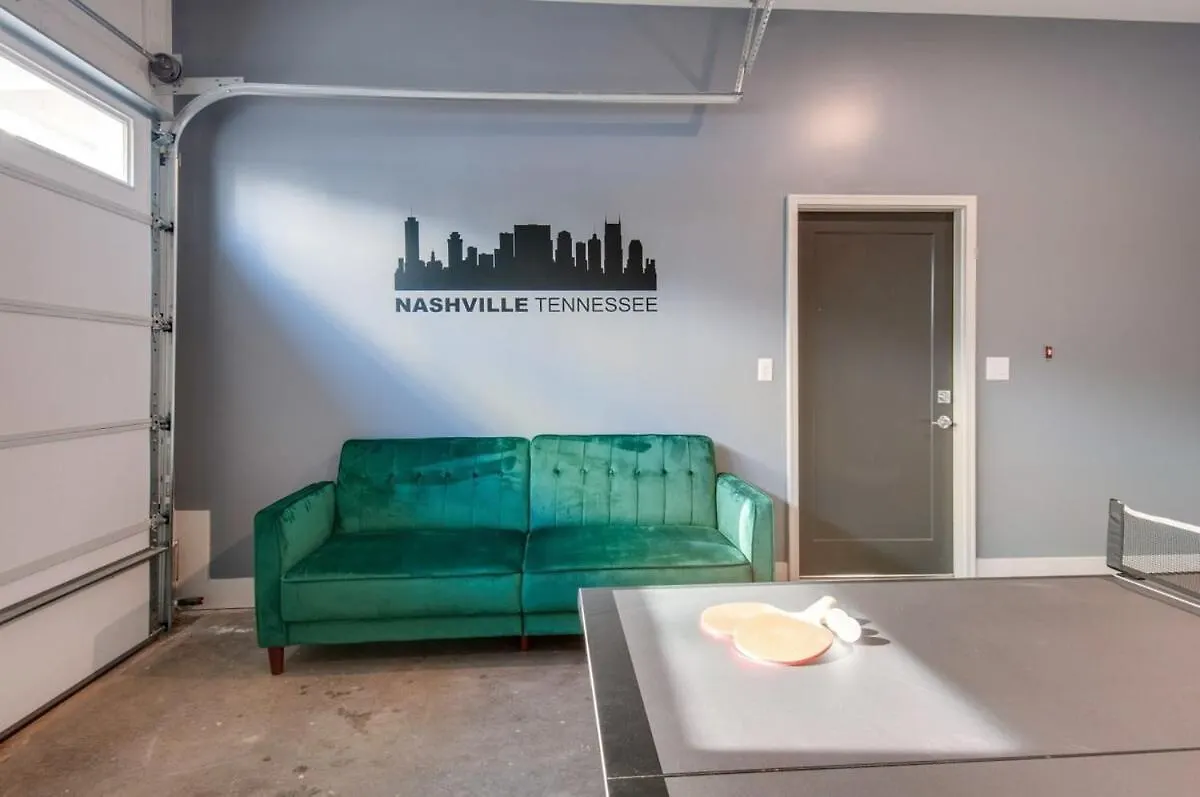East Nash Double - 26 Beds Booking Fast Nashville Holiday home