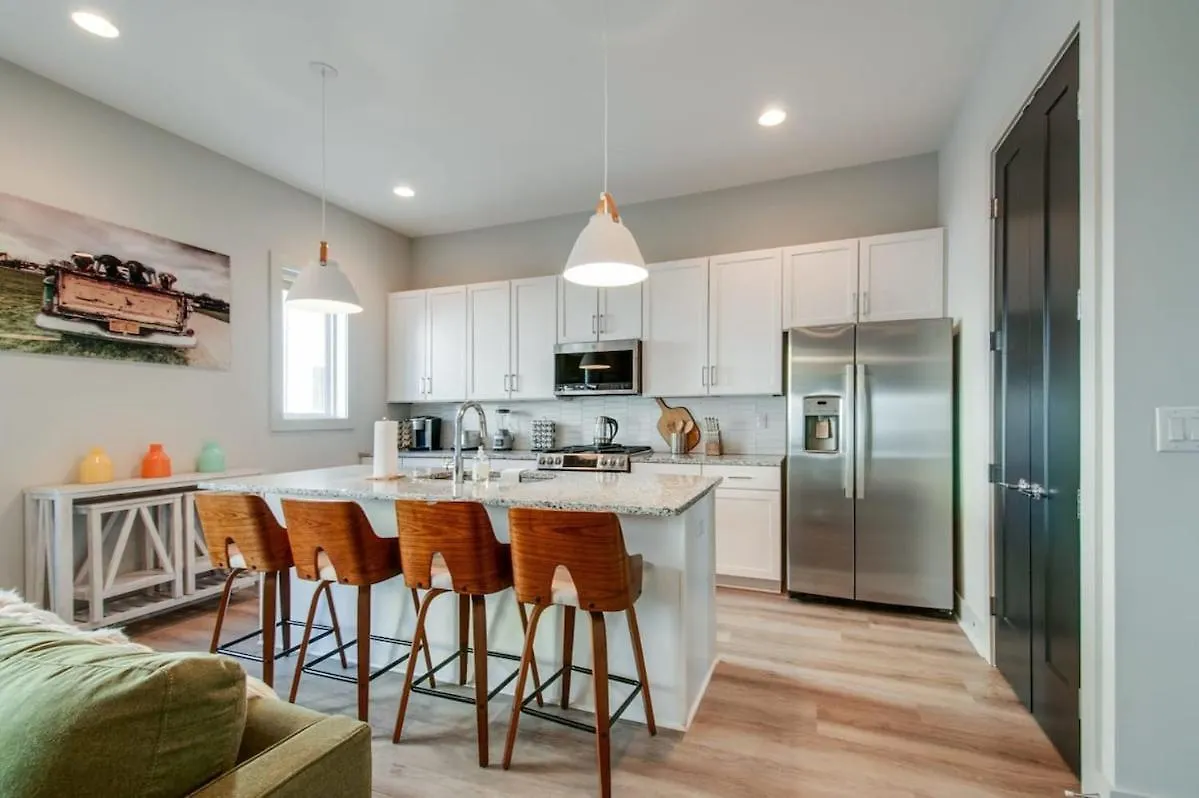 East Nash Double - 26 Beds Booking Fast Nashville Holiday home