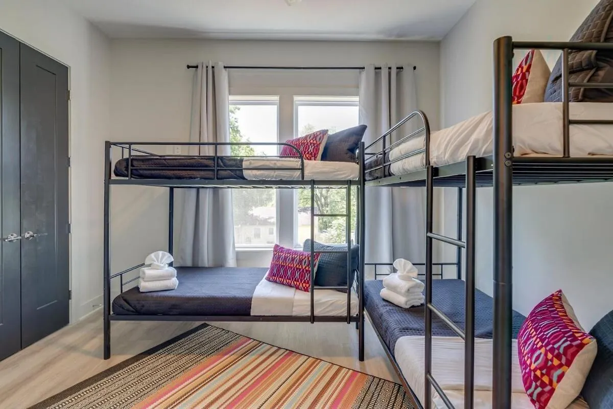 East Nash Double - 26 Beds Booking Fast Nashville Holiday home
