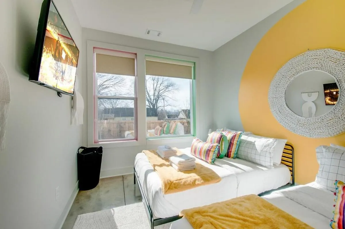 East Nash Double - 26 Beds Booking Fast Nashville Holiday home